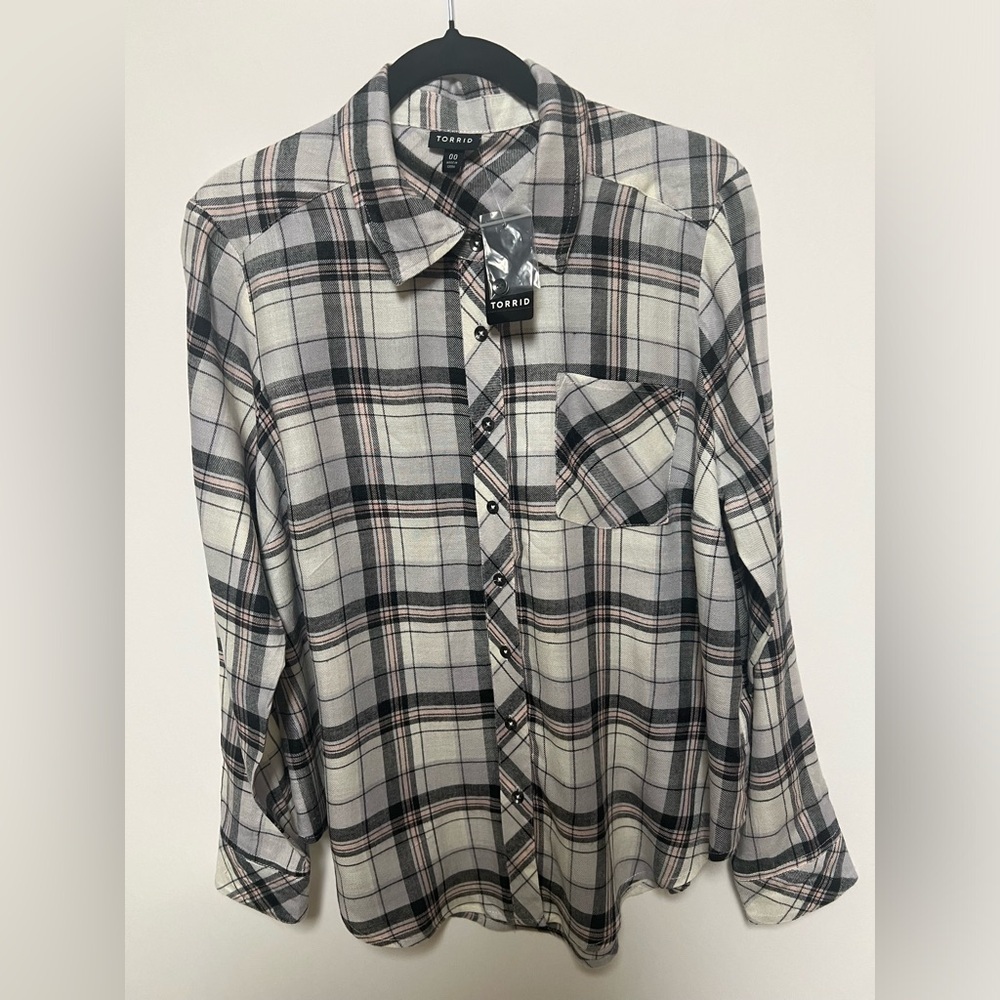 TORRID LONG SLEEVE SHIRT - PINK/WHITE/BLACK PLAID SIZE M/L 10.